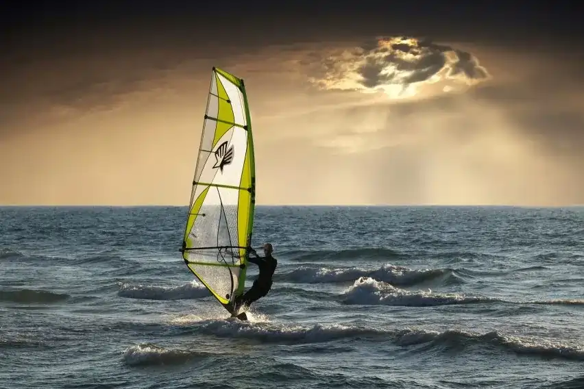 negambo-sri-lanka-windsurfing